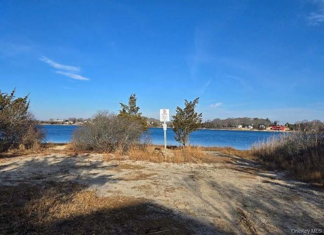 22 Peninsula Drive, Sag Harbor, NY 11963