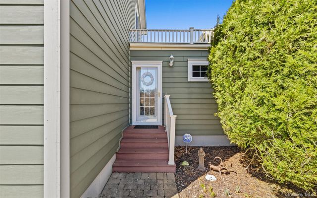 22 Peninsula Drive, Sag Harbor, NY 11963