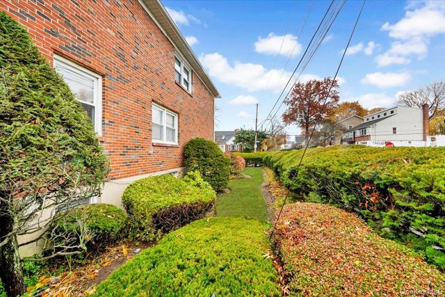 16 Rigby Street, Yonkers, NY 10704