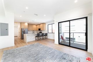4615 St Charles Place 1/2, Los Angeles, CA 90019