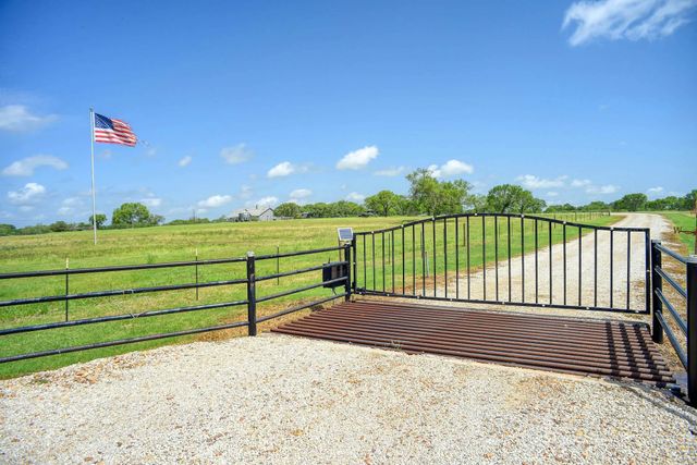 1940 County Road 335, Shiner, TX 77984