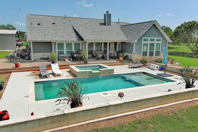 1940 County Road 335, Shiner, TX 77984