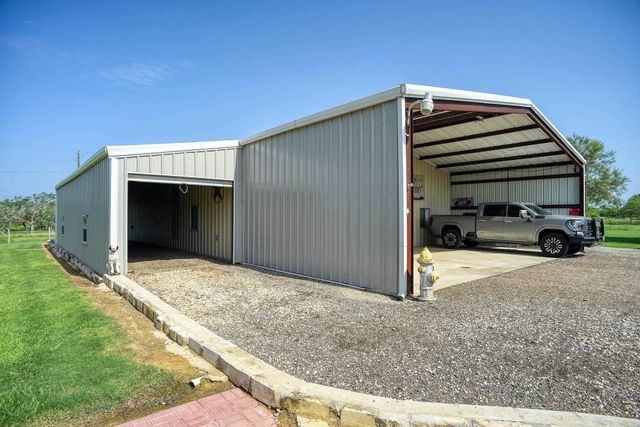 1940 County Road 335, Shiner, TX 77984