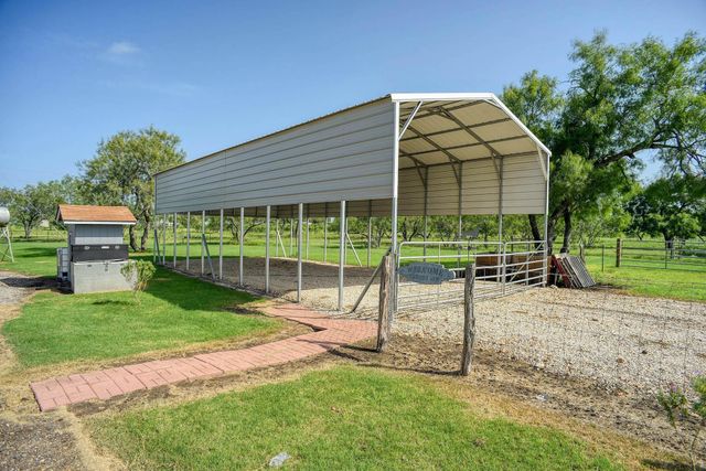 1940 County Road 335, Shiner, TX 77984