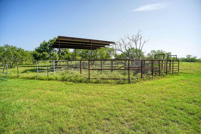 1940 County Road 335, Shiner, TX 77984
