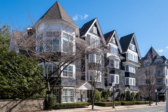 31 1st Street, Pelham, NY 10803