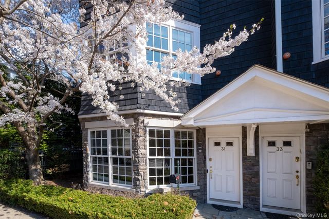 31 1st Street, Pelham, NY 10803