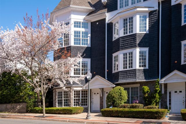 31 1st Street, Pelham, NY 10803