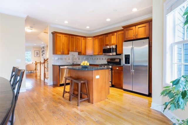 31 1st Street, Pelham, NY 10803