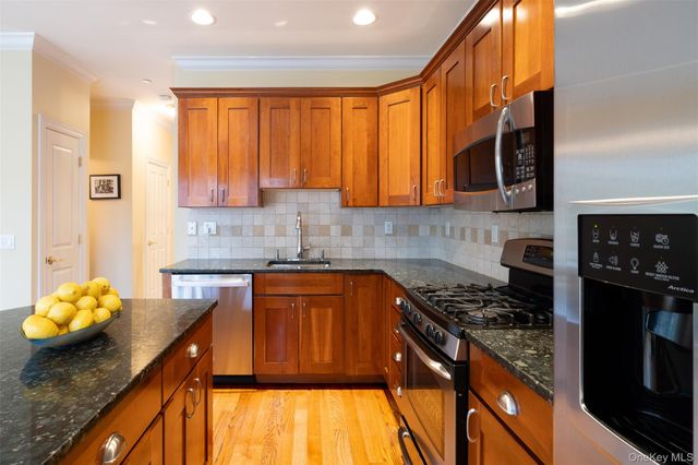 31 1st Street, Pelham, NY 10803