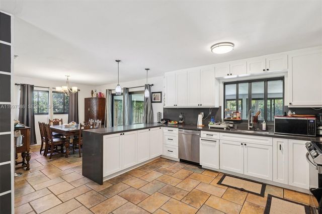 314 NE 85th St, El Portal, FL 33138