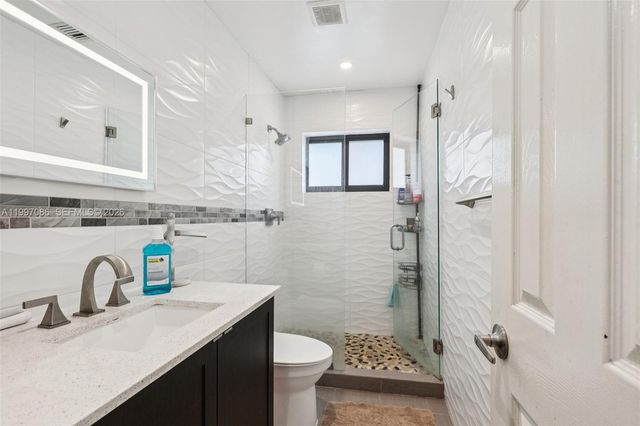 314 NE 85th St, El Portal, FL 33138