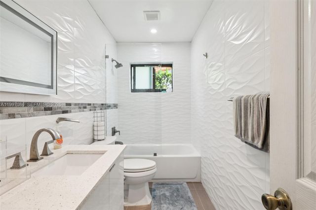 314 NE 85th St, El Portal, FL 33138