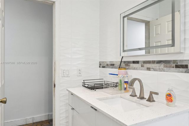 314 NE 85th St, El Portal, FL 33138