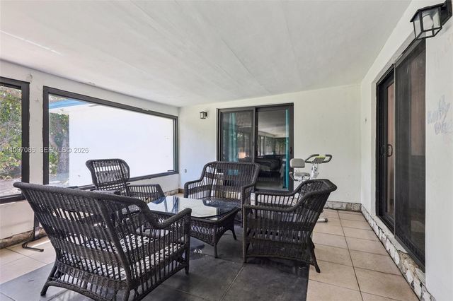 314 NE 85th St, El Portal, FL 33138