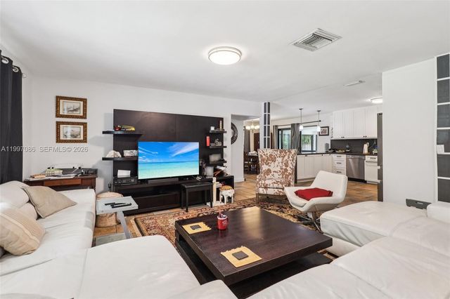 314 NE 85th St, El Portal, FL 33138