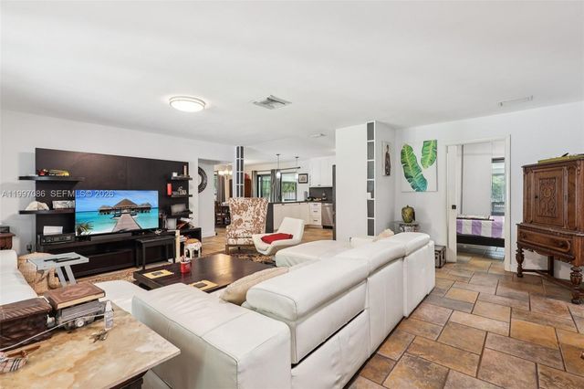 314 NE 85th St, El Portal, FL 33138