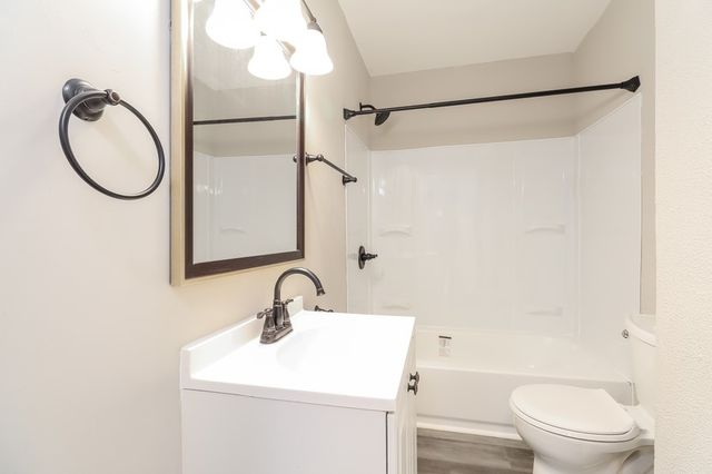 823 Collins Ave, Highland Park, PA 15206