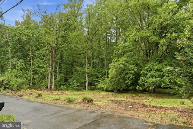 8402 SLEEPY HOLLOW RD, Fort Washington, MD 20744