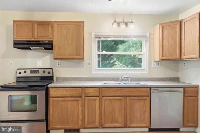 8402 SLEEPY HOLLOW RD, Fort Washington, MD 20744