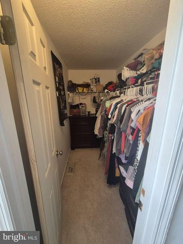 2210 S LOWELL ST, Arlington, VA 22206