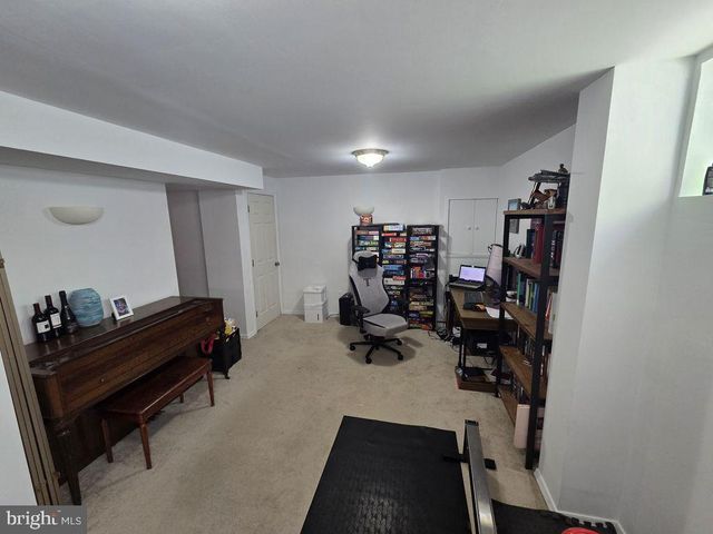 2210 S LOWELL ST, Arlington, VA 22206