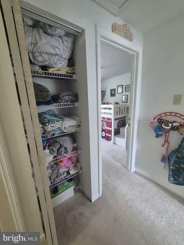 2210 S LOWELL ST, Arlington, VA 22206