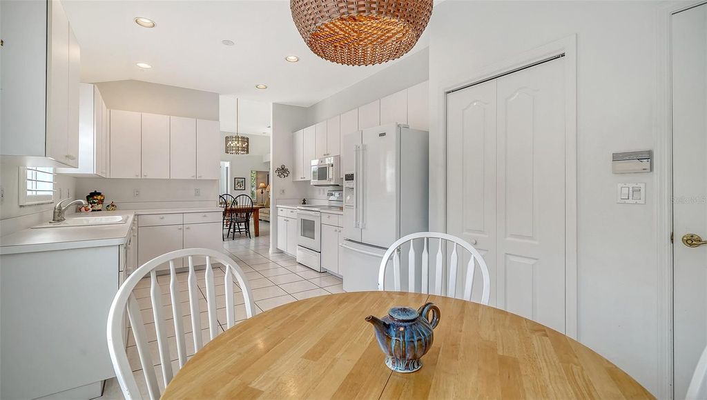 Image 22 of property listing at 3799 MIRA LAGO DRIVE, Sarasota, FL 34238