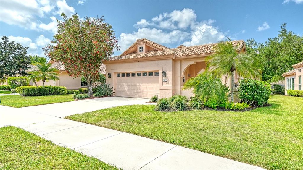 Image 37 of property listing at 3799 MIRA LAGO DRIVE, Sarasota, FL 34238