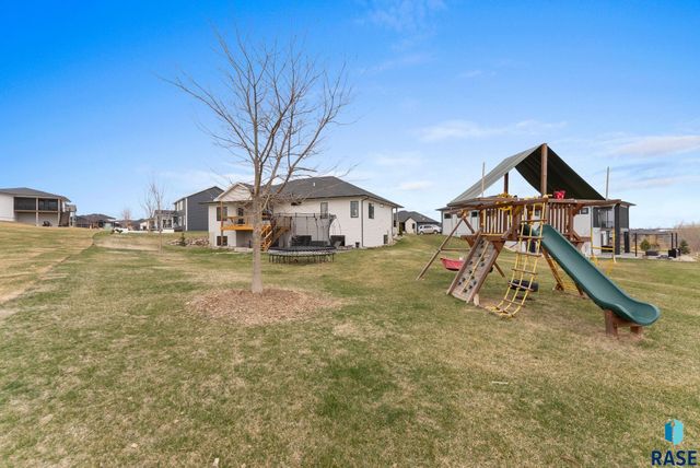 7317 E Misty Knoll Cir Circle, Sioux Falls, SD 57110