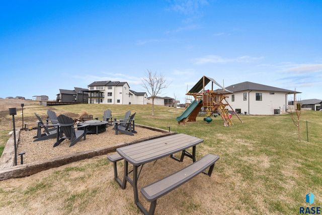 7317 E Misty Knoll Cir Circle, Sioux Falls, SD 57110