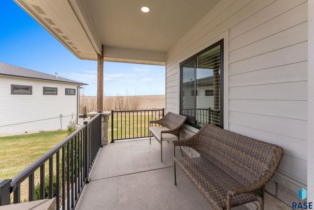 7317 E Misty Knoll Cir Circle, Sioux Falls, SD 57110