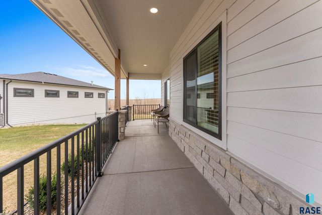 7317 E Misty Knoll Cir Circle, Sioux Falls, SD 57110