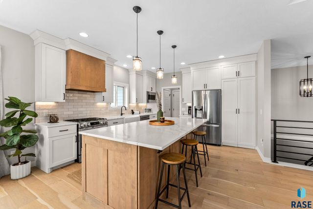 7317 E Misty Knoll Cir Circle, Sioux Falls, SD 57110
