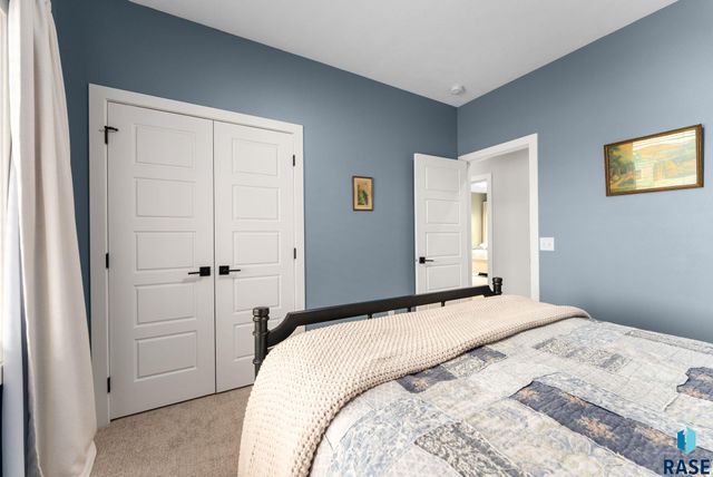 7317 E Misty Knoll Cir Circle, Sioux Falls, SD 57110
