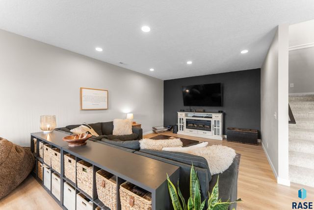 7317 E Misty Knoll Cir Circle, Sioux Falls, SD 57110