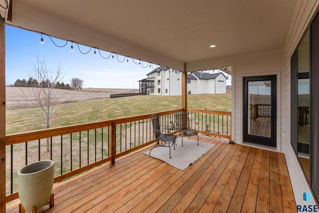 7317 E Misty Knoll Cir Circle, Sioux Falls, SD 57110
