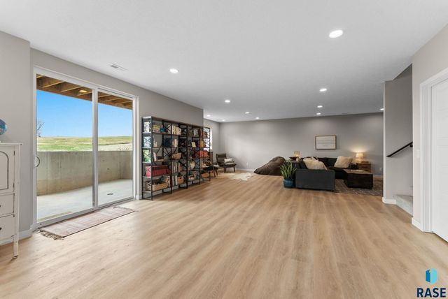 7317 E Misty Knoll Cir Circle, Sioux Falls, SD 57110