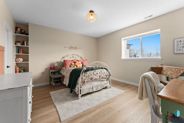7317 E Misty Knoll Cir Circle, Sioux Falls, SD 57110