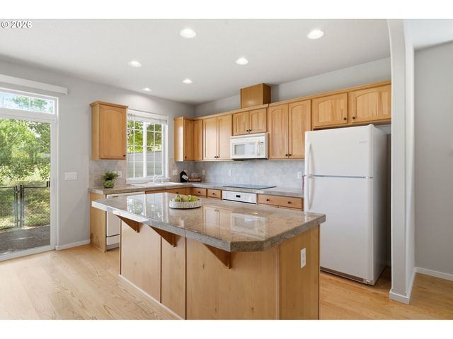 738 Ne 73RD Ave, Hillsboro, OR 97124