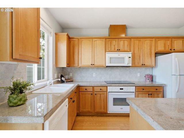 738 Ne 73RD Ave, Hillsboro, OR 97124