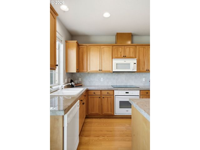 738 Ne 73RD Ave, Hillsboro, OR 97124