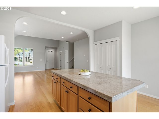 738 Ne 73RD Ave, Hillsboro, OR 97124