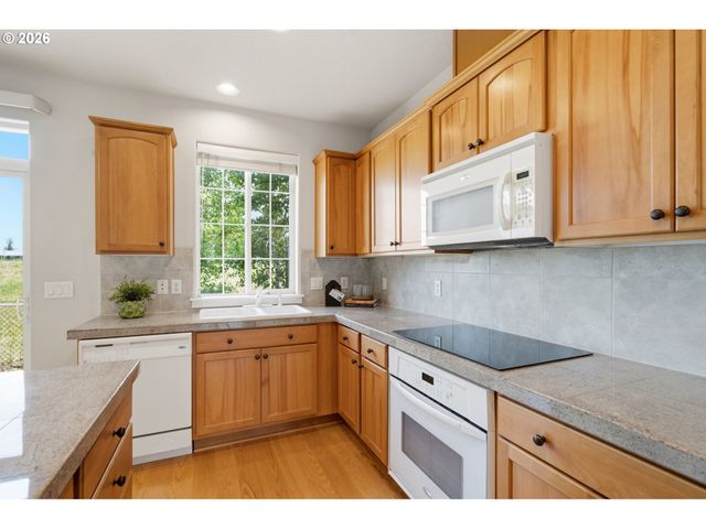 738 Ne 73RD Ave, Hillsboro, OR 97124