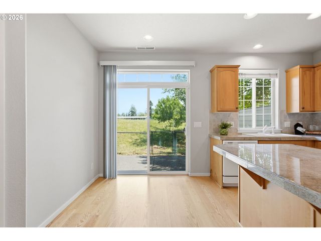 738 Ne 73RD Ave, Hillsboro, OR 97124