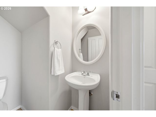 738 Ne 73RD Ave, Hillsboro, OR 97124