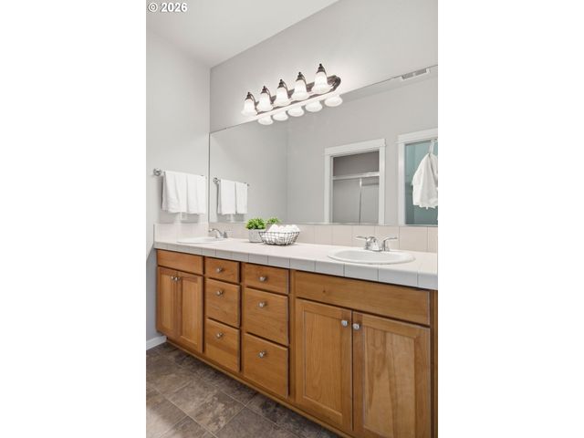 738 Ne 73RD Ave, Hillsboro, OR 97124