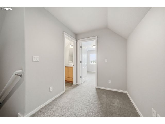 738 Ne 73RD Ave, Hillsboro, OR 97124