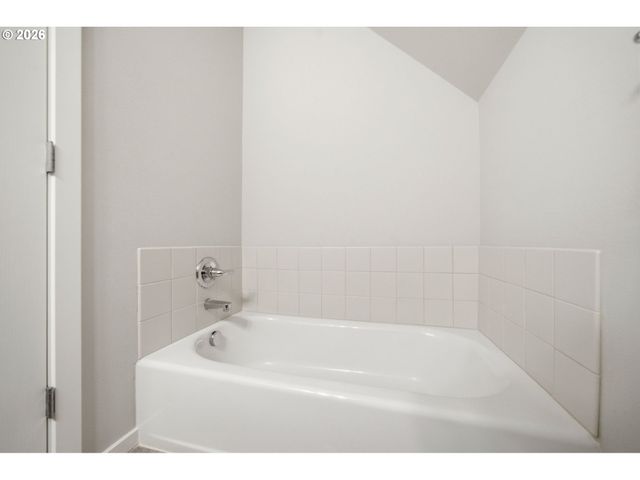 738 Ne 73RD Ave, Hillsboro, OR 97124