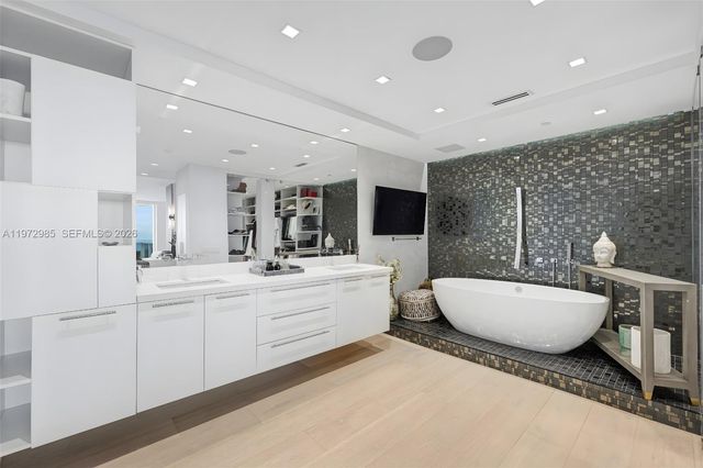 400 Alton Rd 2806, Miami Beach, FL 33139